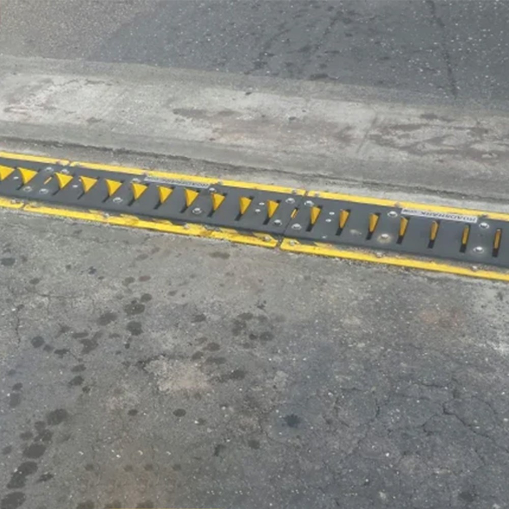 Roadshark LowProfile InGround 38" Heavy Duty Traffic Spikes (Textured