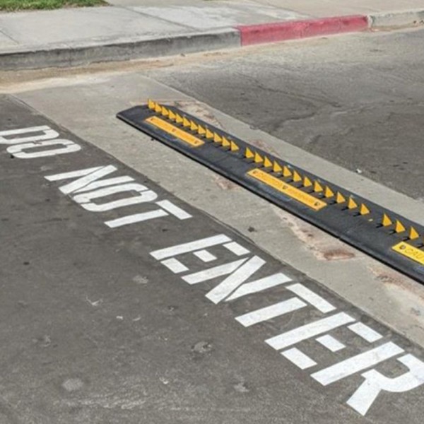 Roadshark Tiger Teeth 38" Tall "DO NOT ENTER" Road / Parking Lot Marking Stencil 