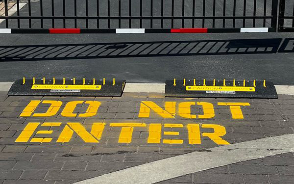 One Way Traffic Spike Installation